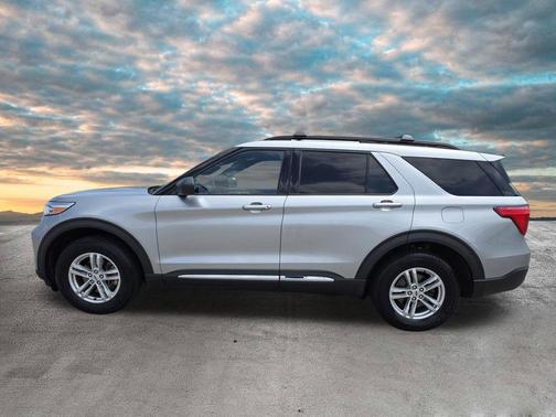 Iconic Silver Metallic 2020 Ford Explorer XLT