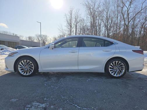 2022 Lexus ES 350 Ultra Luxury