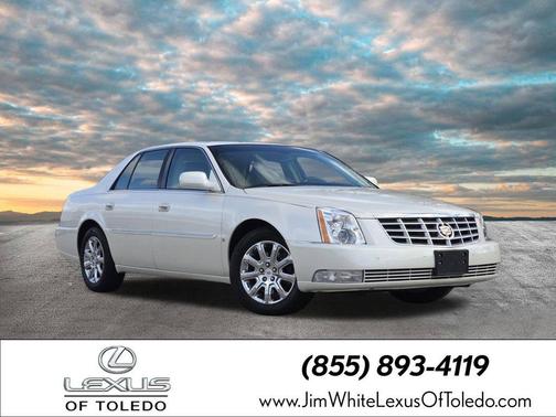 White Diamond Clearcoat 2009 Cadillac DTS 1SB