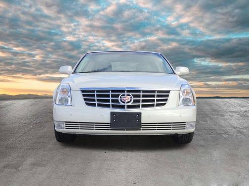 White Diamond Clearcoat 2009 Cadillac DTS 1SB
