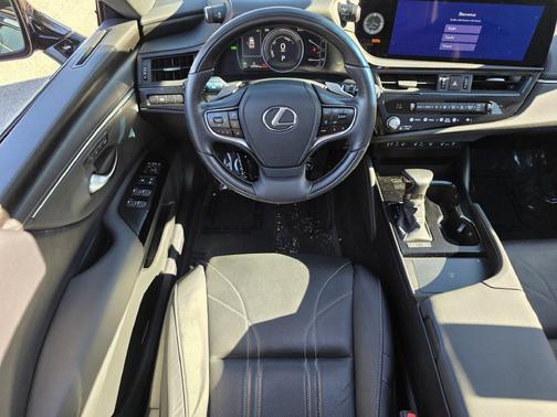 Caviar 2023 Lexus ES 300h Base