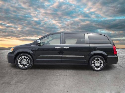 Brilliant Black Crystal Pearlcoat 2014 Chrysler Town & Country Touring-L