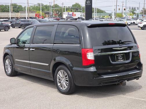 Brilliant Black Crystal Pearlcoat 2014 Chrysler Town & Country Touring-L