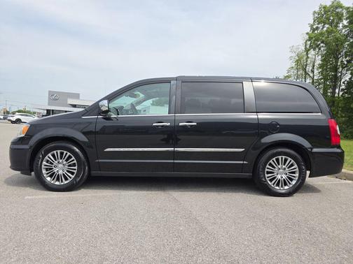 Brilliant Black Crystal Pearlcoat 2014 Chrysler Town & Country Touring-L