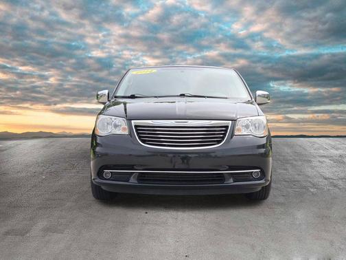 Brilliant Black Crystal Pearlcoat 2014 Chrysler Town & Country Touring-L