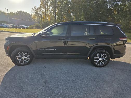 Diamond Black Crystal Pearlcoat 2023 Jeep Grand Cherokee L Limited