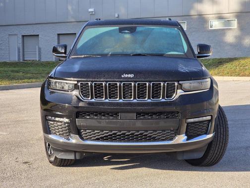 Diamond Black Crystal Pearlcoat 2023 Jeep Grand Cherokee L Limited
