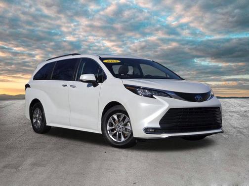 Wind Chill Pearl 2023 Toyota Sienna XLE