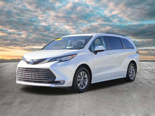 Wind Chill Pearl 2023 Toyota Sienna XLE