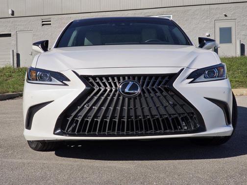 White Pearl 2023 Lexus ES 350 Base