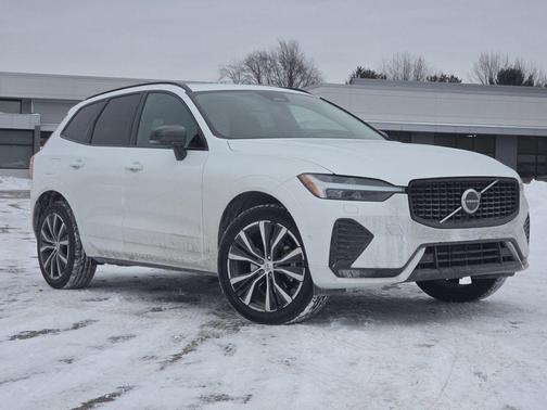 2023 Volvo XC60 B5 Plus Dark Theme