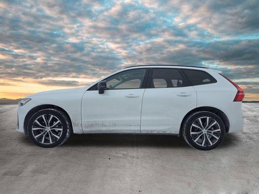 2023 Volvo XC60 B5 Plus Dark Theme