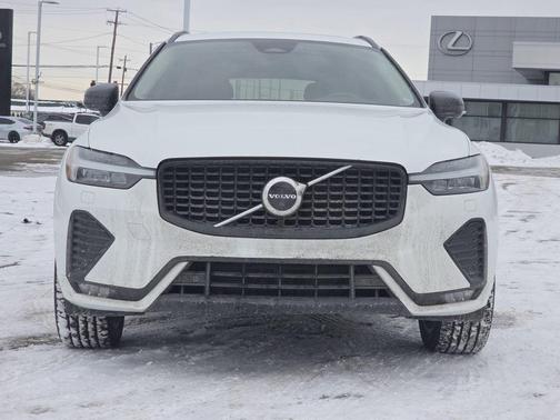 2023 Volvo XC60 B5 Plus Dark Theme