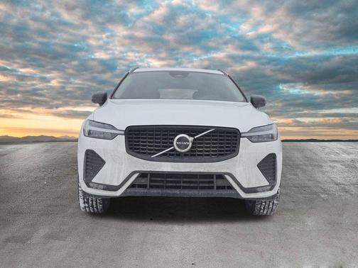 2023 Volvo XC60 B5 Plus Dark Theme