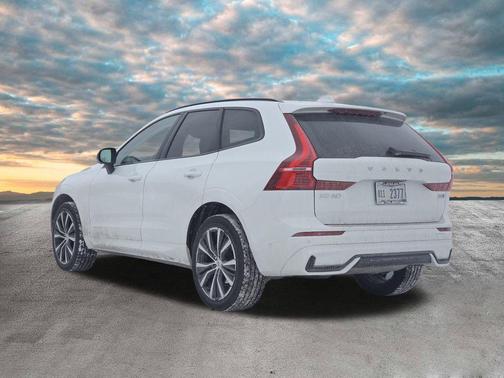 2023 Volvo XC60 B5 Plus Dark Theme
