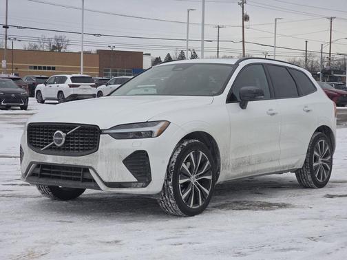 2023 Volvo XC60 B5 Plus Dark Theme