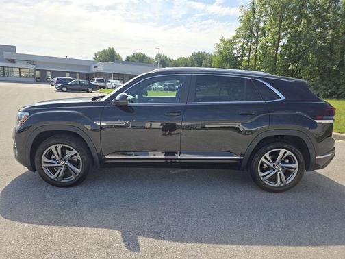 Deep Black 2024 Volkswagen Atlas Cross Sport 2.0T SEL