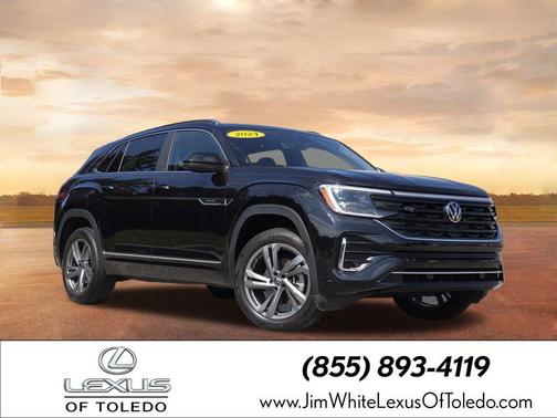 Deep Black 2024 Volkswagen Atlas Cross Sport 2.0T SEL