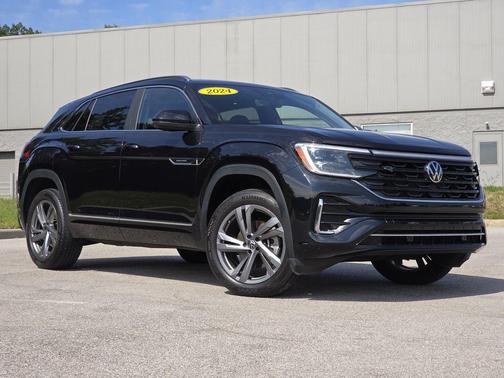 Deep Black 2024 Volkswagen Atlas Cross Sport 2.0T SEL
