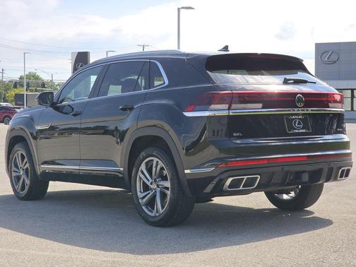 Deep Black 2024 Volkswagen Atlas Cross Sport 2.0T SEL