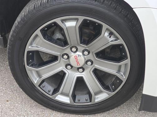 White Frost Tricoat 2017 GMC Yukon Denali