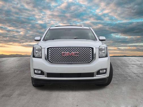 White Frost Tricoat 2017 GMC Yukon Denali