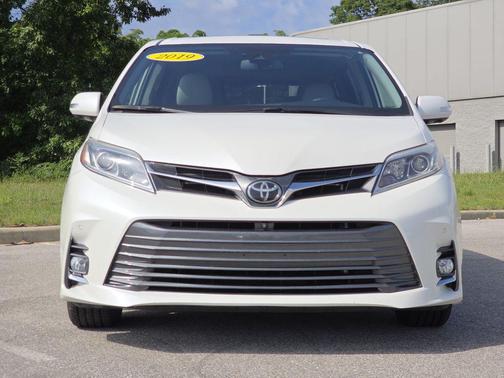 Blizzard Pearl 2019 Toyota Sienna Limited