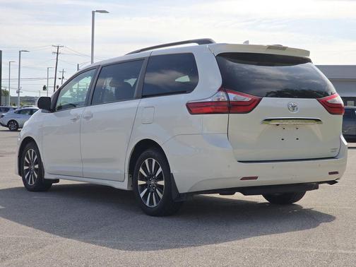 Blizzard Pearl 2019 Toyota Sienna Limited