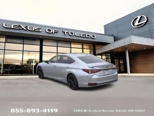 2025 Lexus ES 300h F SPORT Design