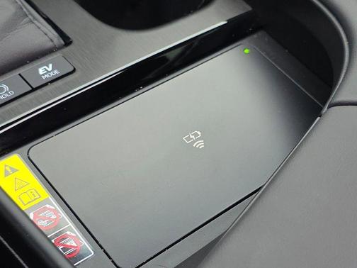 2025 Lexus ES 300h F SPORT Design