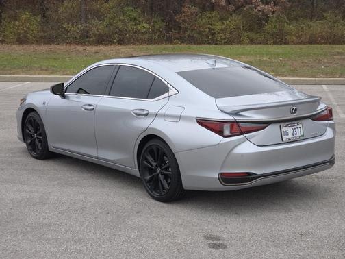 2025 Lexus ES 300h F SPORT Design