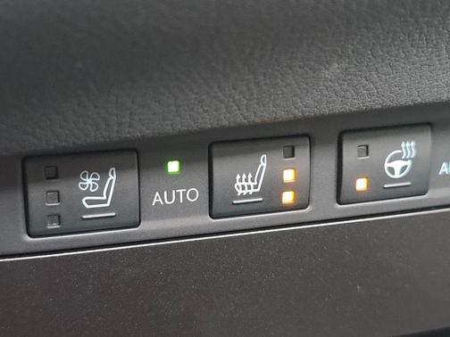 2025 Lexus ES 300h F SPORT Design