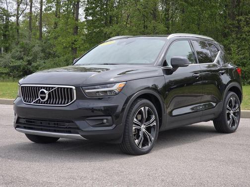 Onyx Black Metallic 2019 Volvo XC40 T5 Inscription