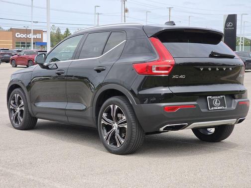 Onyx Black Metallic 2019 Volvo XC40 T5 Inscription