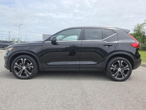 Onyx Black Metallic 2019 Volvo XC40 T5 Inscription
