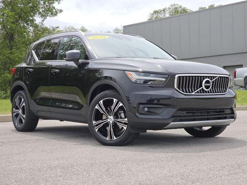 Onyx Black Metallic 2019 Volvo XC40 T5 Inscription