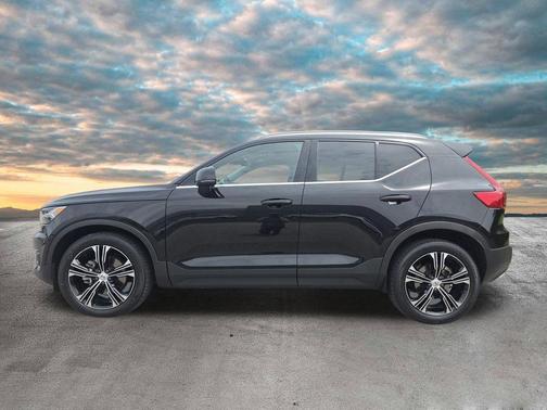 Onyx Black Metallic 2019 Volvo XC40 T5 Inscription