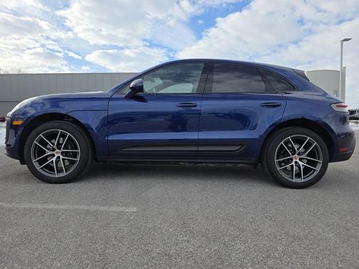2024 Porsche Macan Base