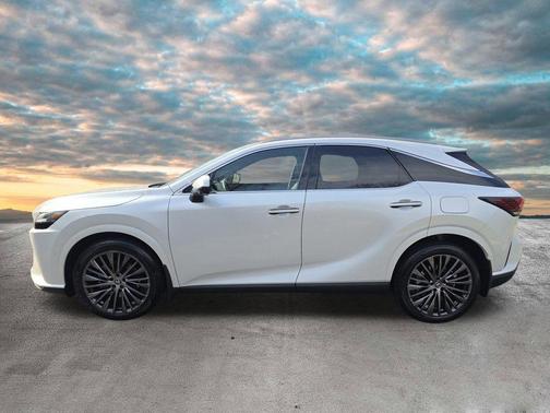 Ultra White 2023 Lexus RX 350h Luxury