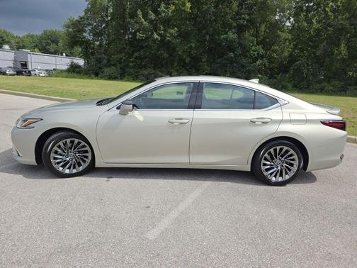 Moonbeam Beige Metallic 2024 Lexus ES 300h Luxury