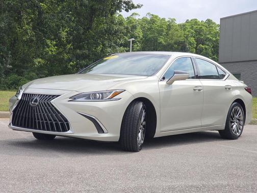 Moonbeam Beige Metallic 2024 Lexus ES 300h Luxury