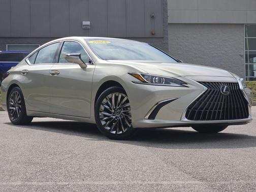 Moonbeam Beige Metallic 2024 Lexus ES 300h Luxury