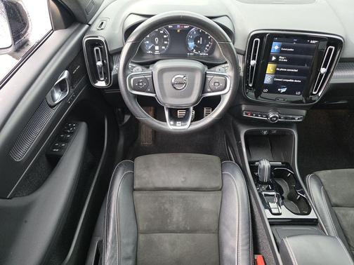 Glacier Silver Metallic 2020 Volvo XC40 T5 R-Design