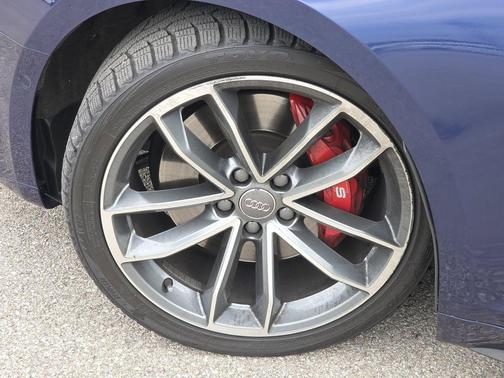 Navarra Blue Metallic/Black Roof 2019 Audi S5 3.0T Prestige