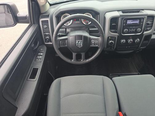 Brilliant Black Crystal Pearlcoat 2017 RAM 1500 Express