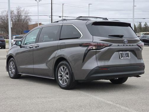 2023 Toyota Sienna XLE