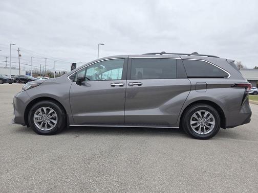 2023 Toyota Sienna XLE