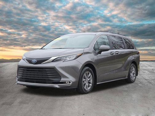 2023 Toyota Sienna XLE