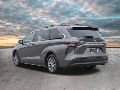 2023 Toyota Sienna XLE
