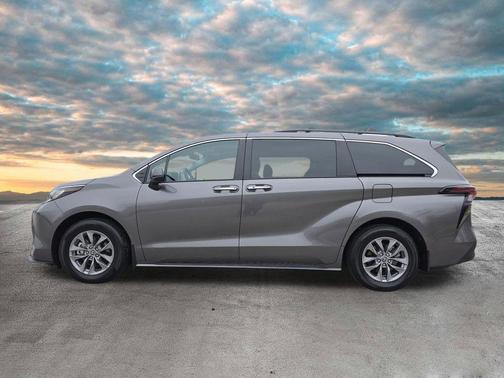2023 Toyota Sienna XLE